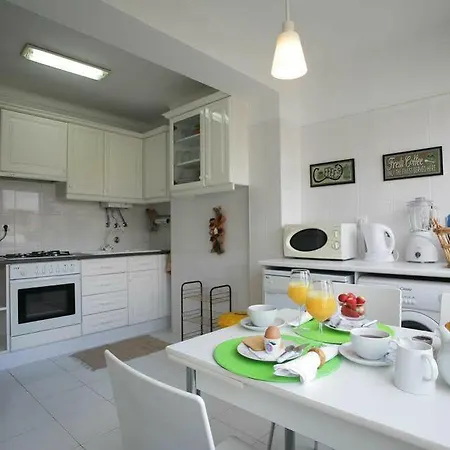 1-4 Guests, Estoril - Cascais Beach & Town Holidays Appartement Estoril